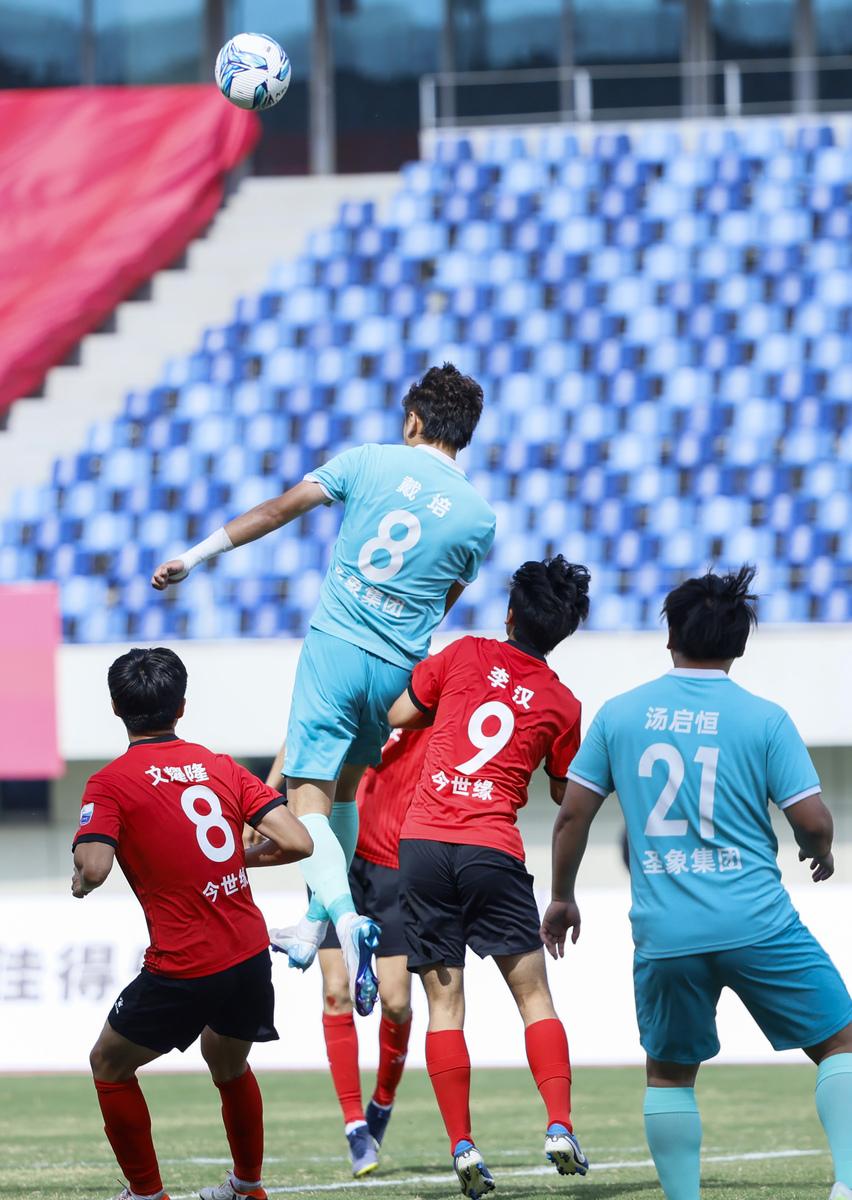 今晨体能课后，西汉姆防线松动备战欧联，球迷炸锅，年轻球员得到机会的简单介绍